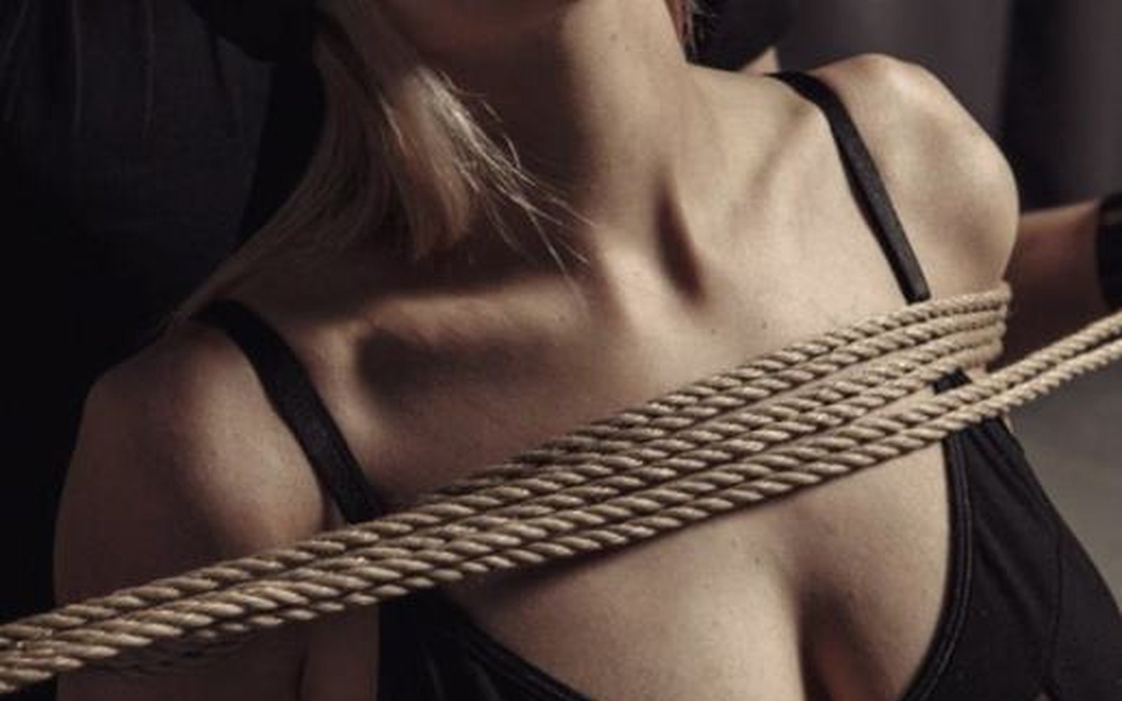 Cirkel van deelnemers tijdens een shibari-tantra workshop